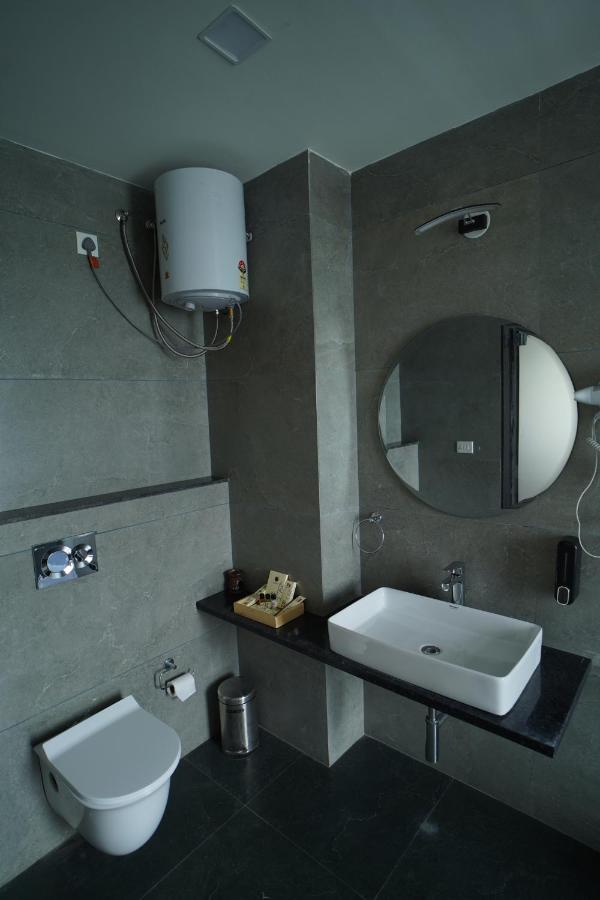 Suramya-A Luxury Boutique Hotel Udaipur Buitenkant foto